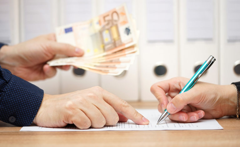 Wird eine Abfindung auf das Arbeitslosengeld angerechnet?