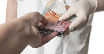 Wie unterscheiden sich Krankenkassen in der Schweiz vom deutschen Gesundheitssystem?