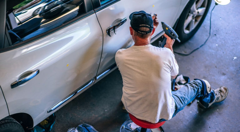 Autoreparaturkosten selber tragen oder von der Versicherung erstatten lassen?